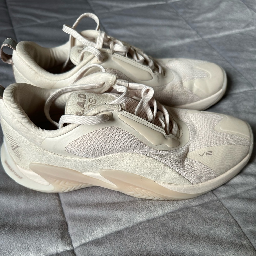 R.A.D.Training Shoe. Men 7.5 / Women 9